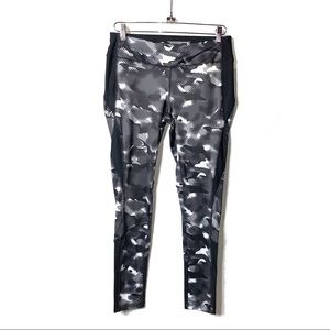 AVIA Black/White Camouflage Performance Leggings M